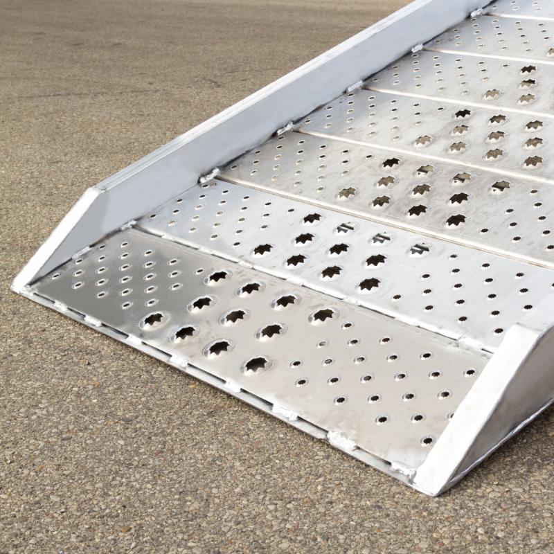 knife foot of the HD Ramps 16' x 40-1/2" Plate End Aluminum Punch Plate Walk Ramp