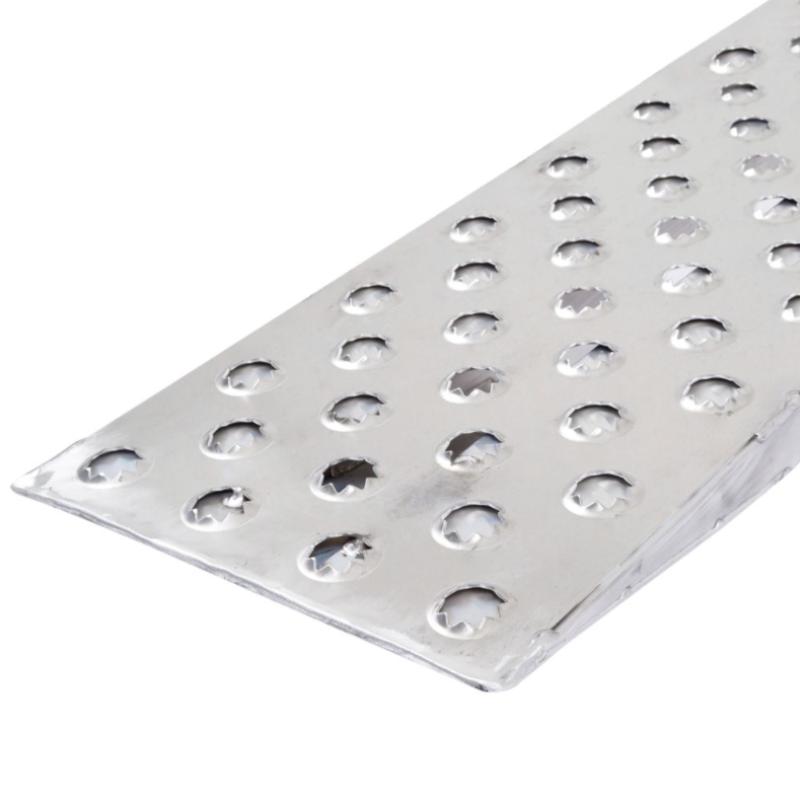knife foot of the HD Ramps 6' x 15" EZ Traction Aluminum Hook End Car Trailer Ramps 4000 lbs Capacity