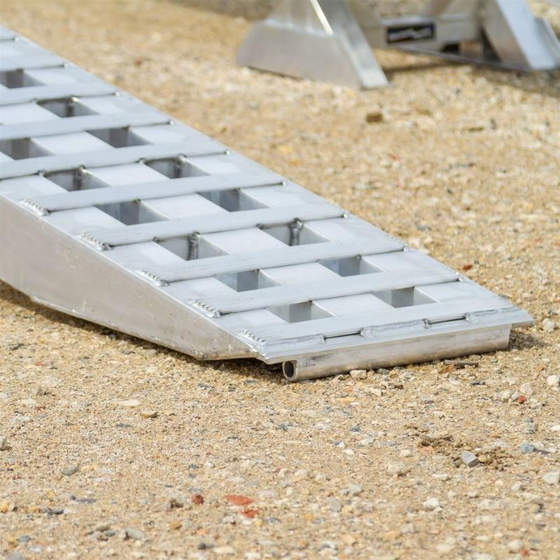 HD Ramps 8' L x 18" W Load Leveler and Ramp System for 18" H Step Deck pin on ends