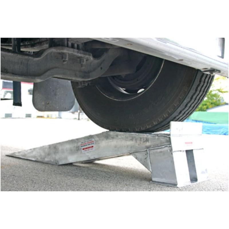 HD Ramps Aluminum Semi Truck Wheel Riser Service Ramps close up picture of the truck front wheel
