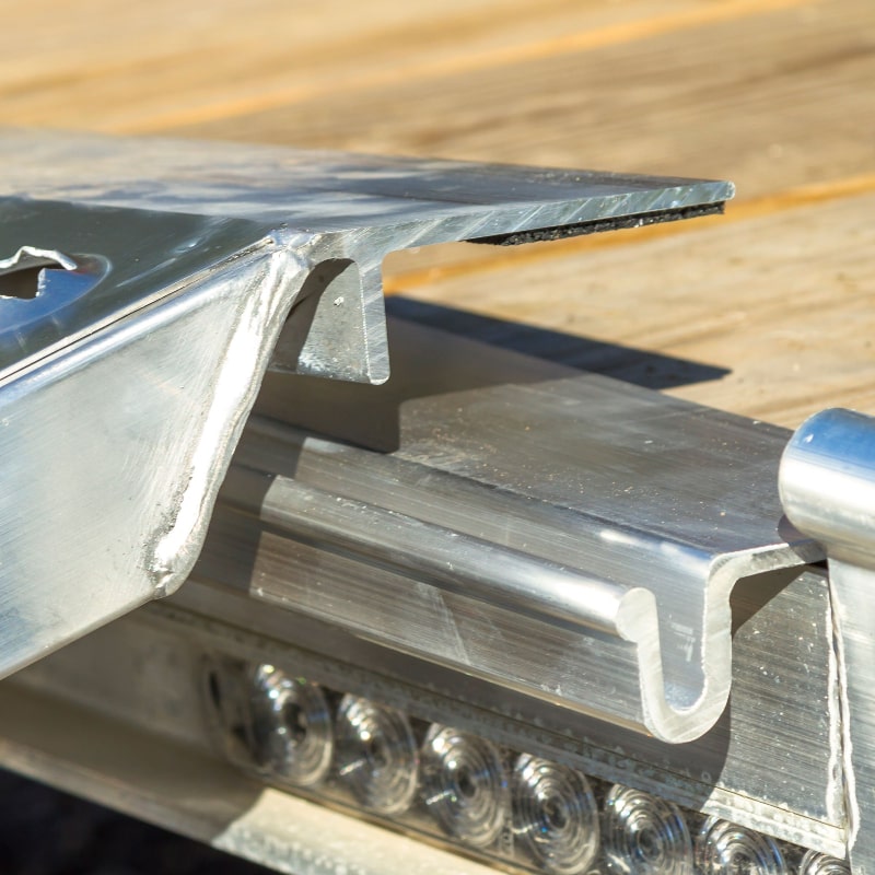 Black Widow Big Boy EZ Rizer Aluminum Folding Motorcycle Trailer Ramp close up picture of the combination plate and hook lip