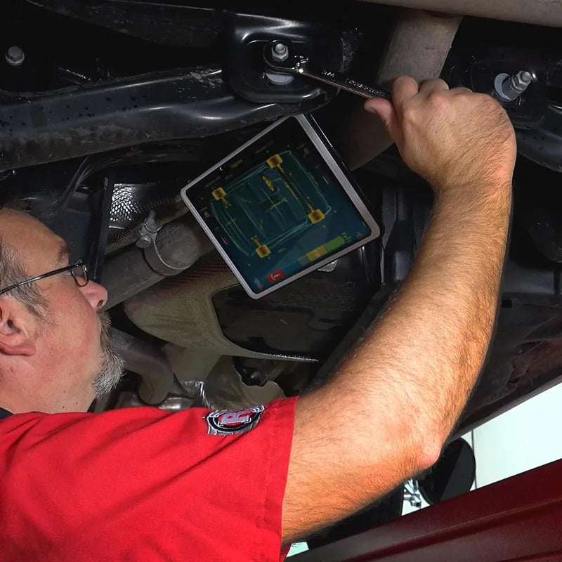 Rotary R1090 mobile Android tablet operation beside the vehicle