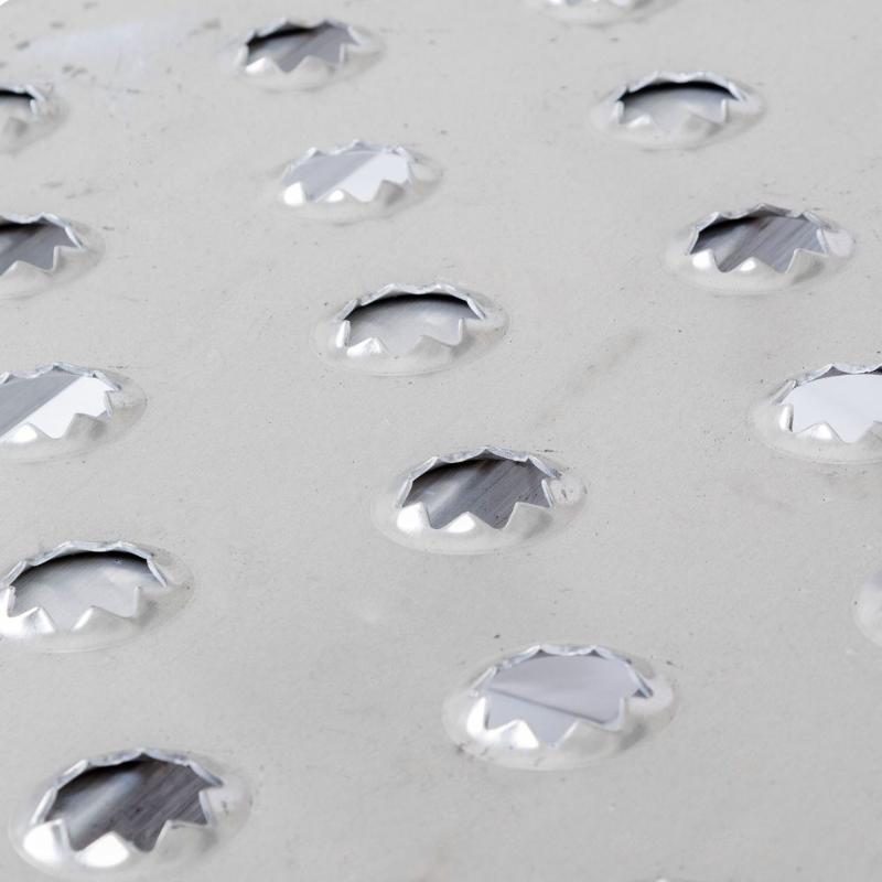 HD Ramps closeup of the EZ Traction aluminum punch plate surface for maximum grip.